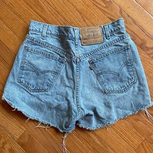 Vintage Levi 550s in size 28